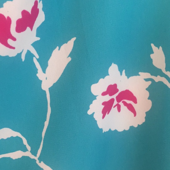 Everly Tie Neck Sleeveless Blouse - Picture 5 of 5